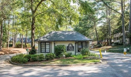 43 Monet Ct, Atlanta GA  30327-1042 exterior