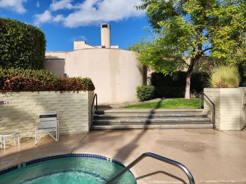 494 Village Sq, Palm Springs, CA 92262-7557