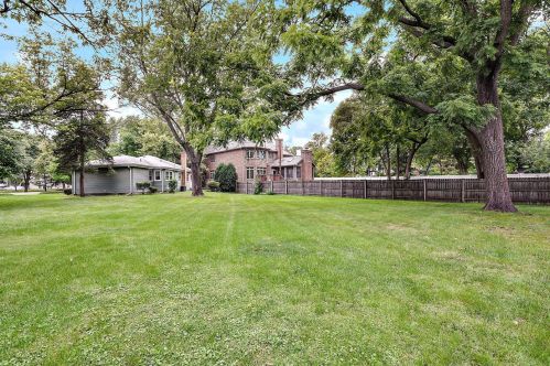 241 Coe Rd, Willowbrook IL  60514-1006 exterior