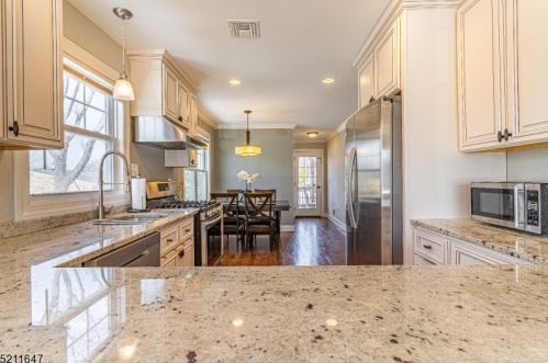 9 Dorothy Rd, Parsippany, NJ 07054-2636