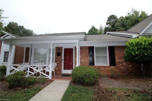 28 Brandy Dr, Greensboro, NC 27409-2330