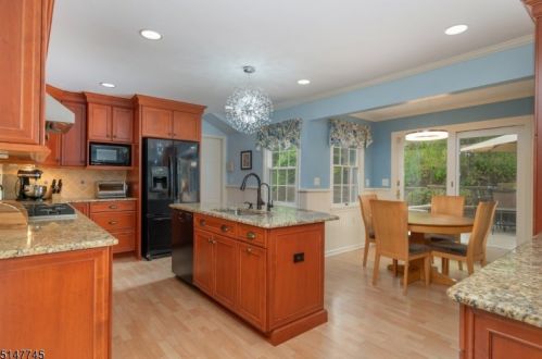 29 Chimney Ridge Dr, Morristown, NJ 07960-4718