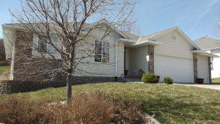 5205 Woodlane Dr, Omaha, NE 68133-4703