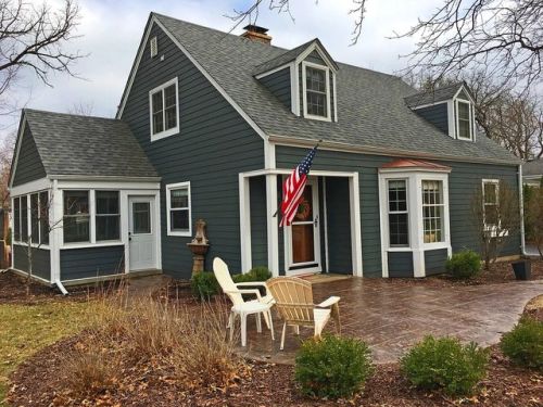 335 Warwick Ln, Bull Valley, IL 60014-5426