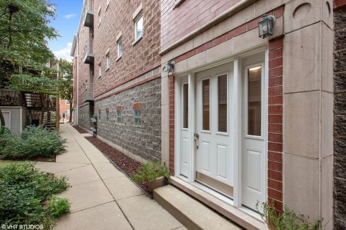 3918 Greenview Ave, Chicago, IL 60613-2570