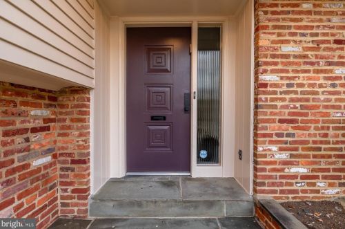 9408 Pin Oak Dr, Silver Spring, MD 20910-1545