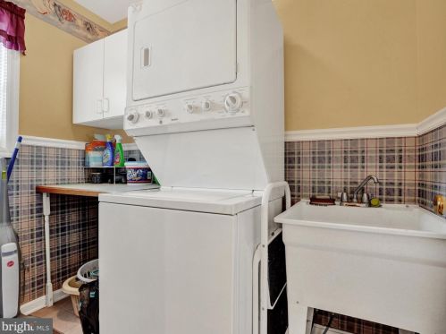 6 Meade Dr, Carlisle PA  17013-8124 exterior