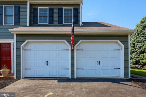 1809 Krystle Dr, Lancaster PA  17602-4143 exterior