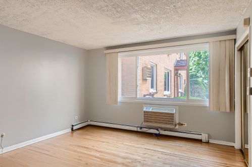 1626 Greenleaf Ave, Chicago, IL 60626-2711