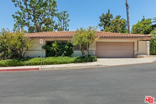 4301 Bergamo Dr, Van Nuys, CA 91436-3303