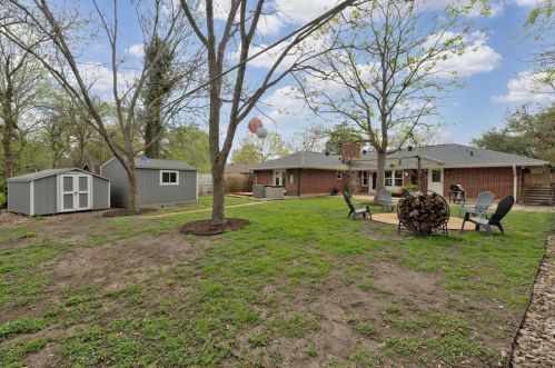 2608 Dunbarton Dr, Austin TX  78723-2233 exterior