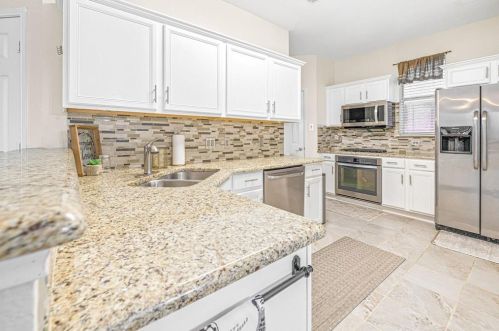 1905 Kerr Ct, Carrollton TX 75010-3208 exterior