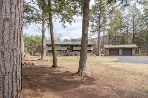 44 Sprucewood Dr, Laconia, NH 03249-7513