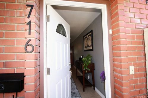 716 Fairhaven St, Anaheim CA  92801-4002 exterior