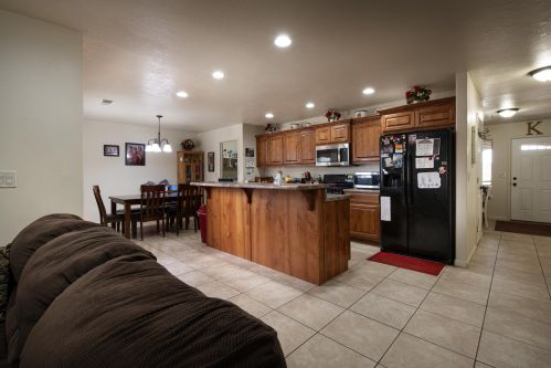 272 Main St, Kayenta UT 84738-6240 exterior
