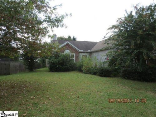 202 Fairview Lake Way, Simpsonville, SC 29680-7107