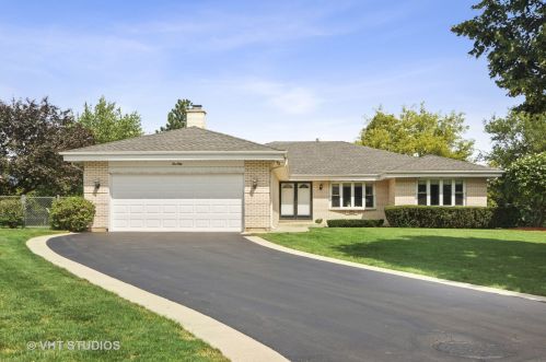 350 Whitehall Dr, Palatine, IL 60067-5840