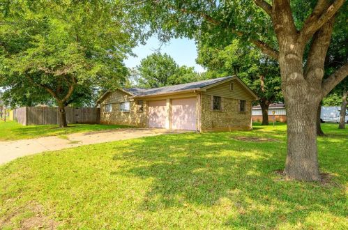7801 Arnold Ter, Fort Worth, TX 76180-7307