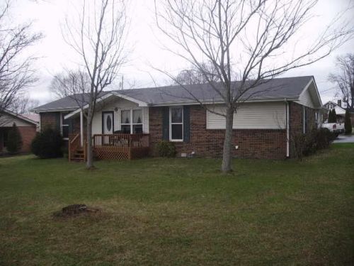 1435 Cardinal Dr, Lafayette, TN 37083-1903