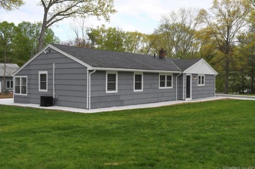 2 Echo Ln, Norwalk, CT 06851-1605