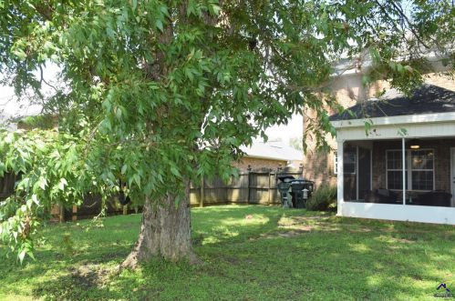 118 Cheshire Dr, Warner Robins GA  31088-1125 exterior