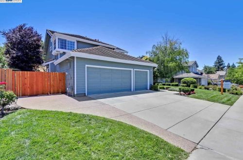 5165 Independence Dr, Pleasanton, CA 94566-7804
