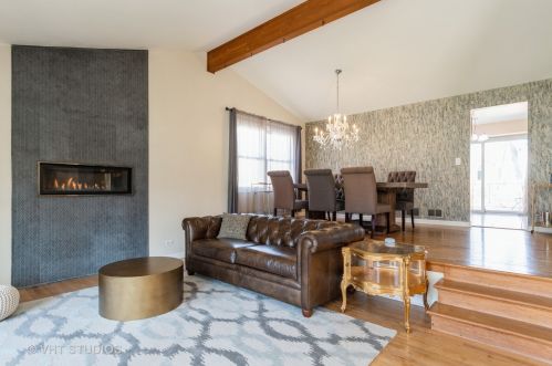 373 Cottonwood Ln, Naperville, IL 60540-5046