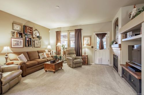 25057 Canal Pl, Aurora CO 80018-1627 exterior