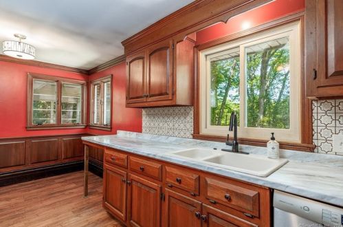 76 Peckham Ln, Killingly, CT 06239-2121