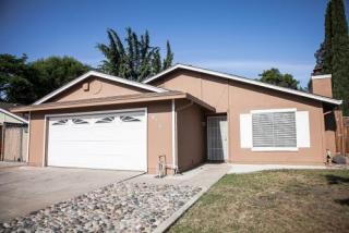 875 Almond Blossom Dr, Tracy, CA 95376-4826