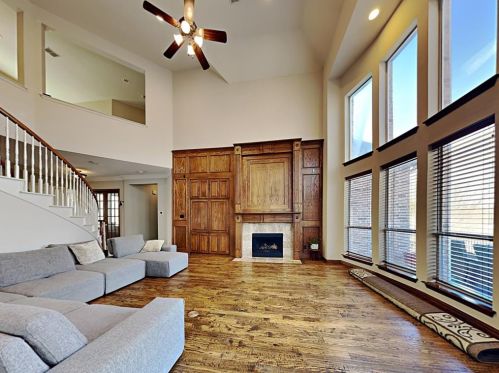 2637 Creekway Dr, Carrollton TX  75010-4228 exterior