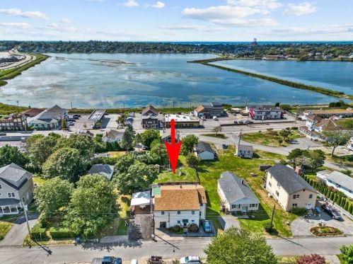 72 Warren Ave, Middletown, RI 02842-5835
