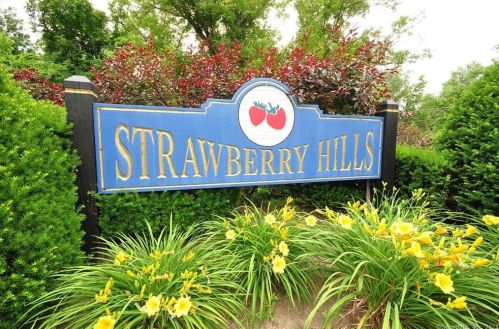 1 Early Dawn Cir, Windsor CT  06095-1305 exterior