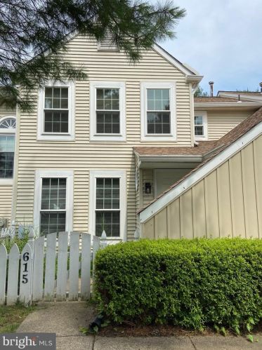 615 Croft Dr, Southampton, PA 18966-4042