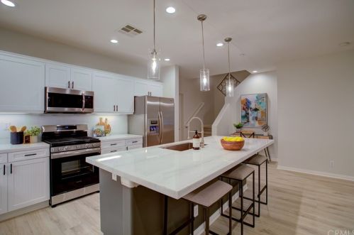 324 Quail Rdg, Irvine CA  92603-4240 exterior