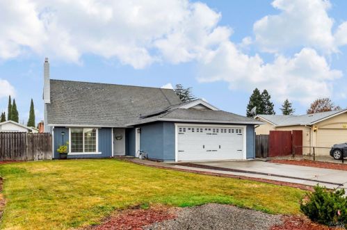 130 Rockport Ct, Vacaville, CA 95687-6744
