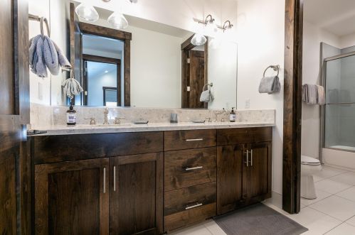 9218 Heartwood Dr, Truckee CA  96161-5196 exterior