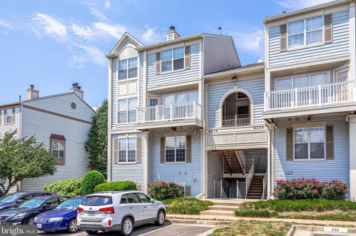 8236 Catbird Cir, Lorton, VA 22079-4603