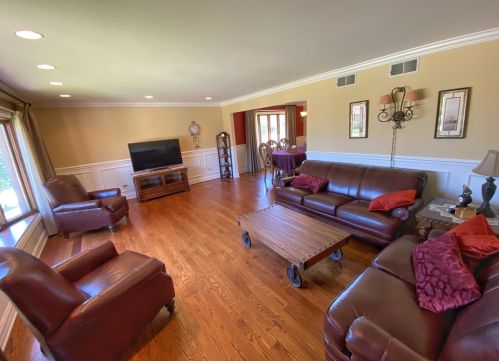403 Waterford Dr, Willowbrook IL  60527-5454 exterior