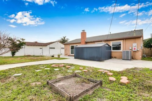 2949 Bridgeport Ave, Anaheim CA  92804-2049 exterior