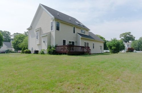 6 Old Stone Way, Niantic CT  06357-1040 exterior