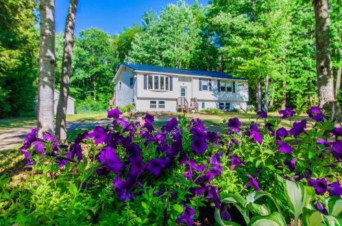 18 Brookside Ave, Livermore Falls, ME 04254-4122
