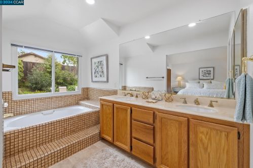 404 Saddlebrook Ln, Concord CA  94523-1614 exterior