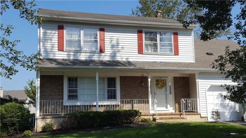 17 Heritage Dr, Edison, NJ 08820-1632