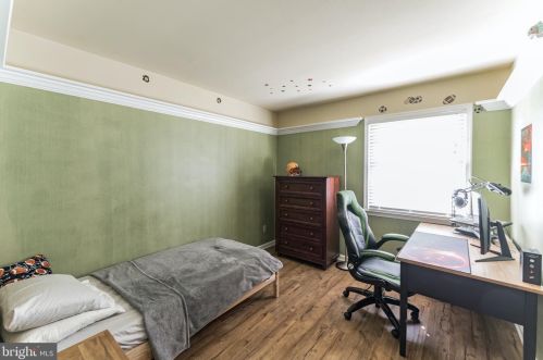 74 Wolf Dr, Trenton NJ 08610-1125 exterior