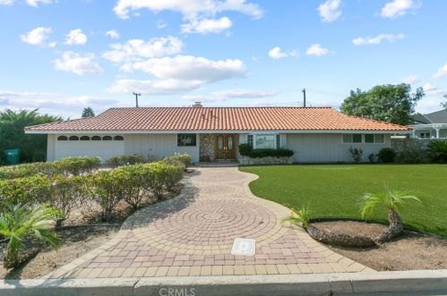 13191 Sandhurst Pl, Santa Ana, CA 92705-2136