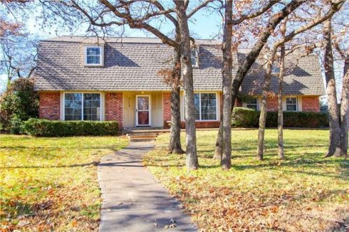 2113 Hummingbird Ln, Edmond, OK 73034-6040