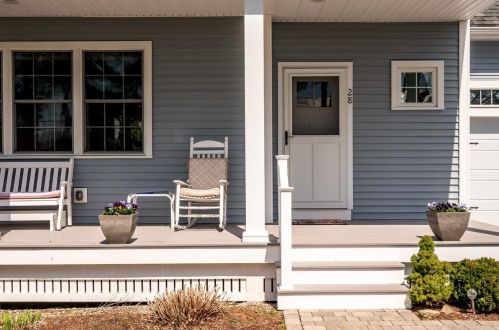 28 River Rd, Stratham, NH 03885-2318