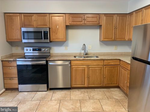 6564 Flagmaker Ct, Falls Church, VA 22042-2201