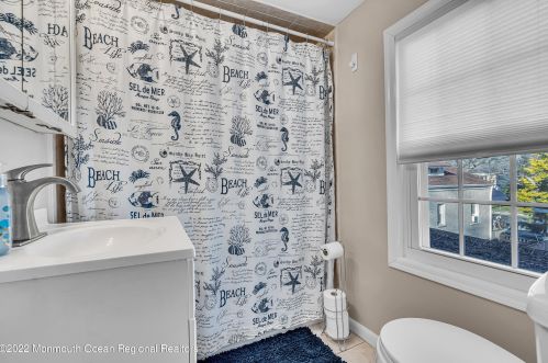 826 Prospect Ave, Tinton Falls NJ  07712-5709 exterior